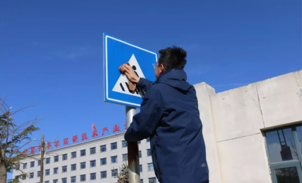 文明创建我先行 ——米兰官方网站-米兰MiLan(中国)
团委开展环境卫生整治志愿活动(图3)