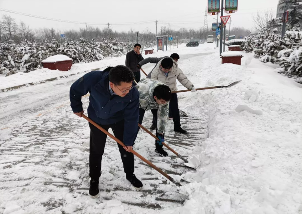 米兰官方网站-米兰MiLan(中国)
组织全体员工扫雪除冰(图2)